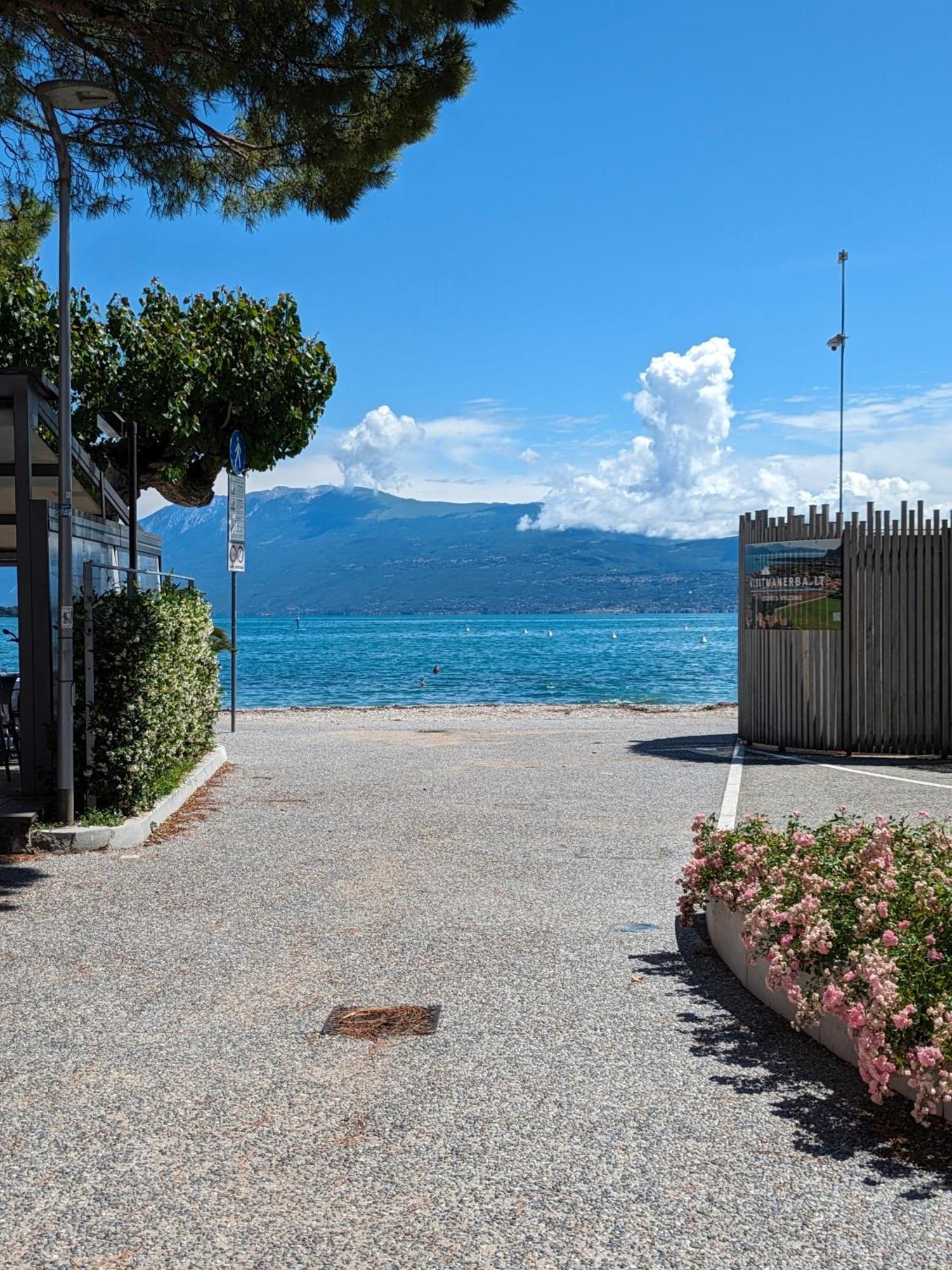 La Fenice Holiday Apartment Manerba del Garda Szoba fotó